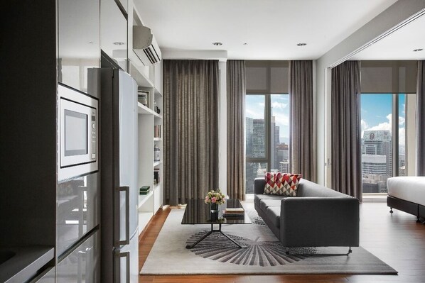 Peti besi dalam bilik, meja, seterika/papan seterika, Wi-fi percuma