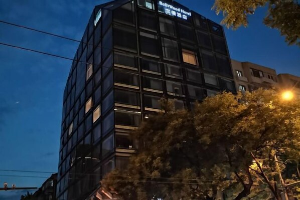 المنشأة من الخارج