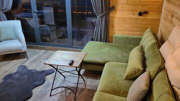 Deluxe Bungalow, Patio, Valley View | Living area
