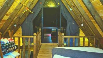 Deluxe bungalow, terras, uitzicht op vallei | Verduisterende gordijnen, geluiddichte muren, gratis wifi