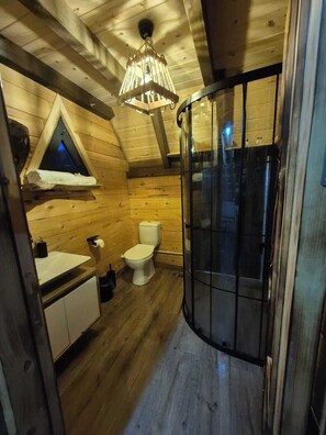 Deluxe Bungalow, Patio, Valley View | Bathroom | Slippers - Ceobungalov  (Ardeşen)