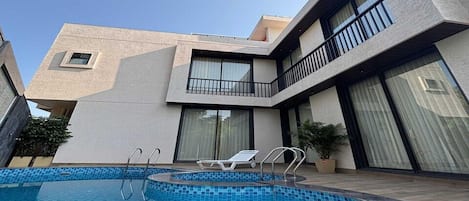House | Pool