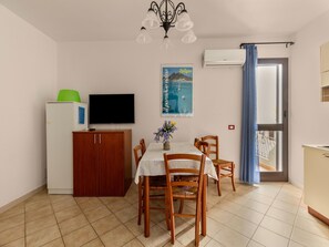 Apartment | Living room - A 150 Meter Long Mare, 2 Fish (Valledoria)