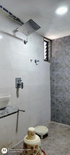Basic Room | Bathroom | Shower, rainfall showerhead, designer toiletries, towels - Rajshree Hotel (Ahmedabad)