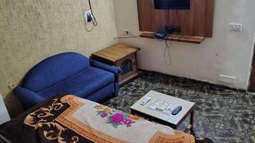 Deluxe Room, City View | Egyptian cotton sheets, premium bedding, memory-foam beds, desk