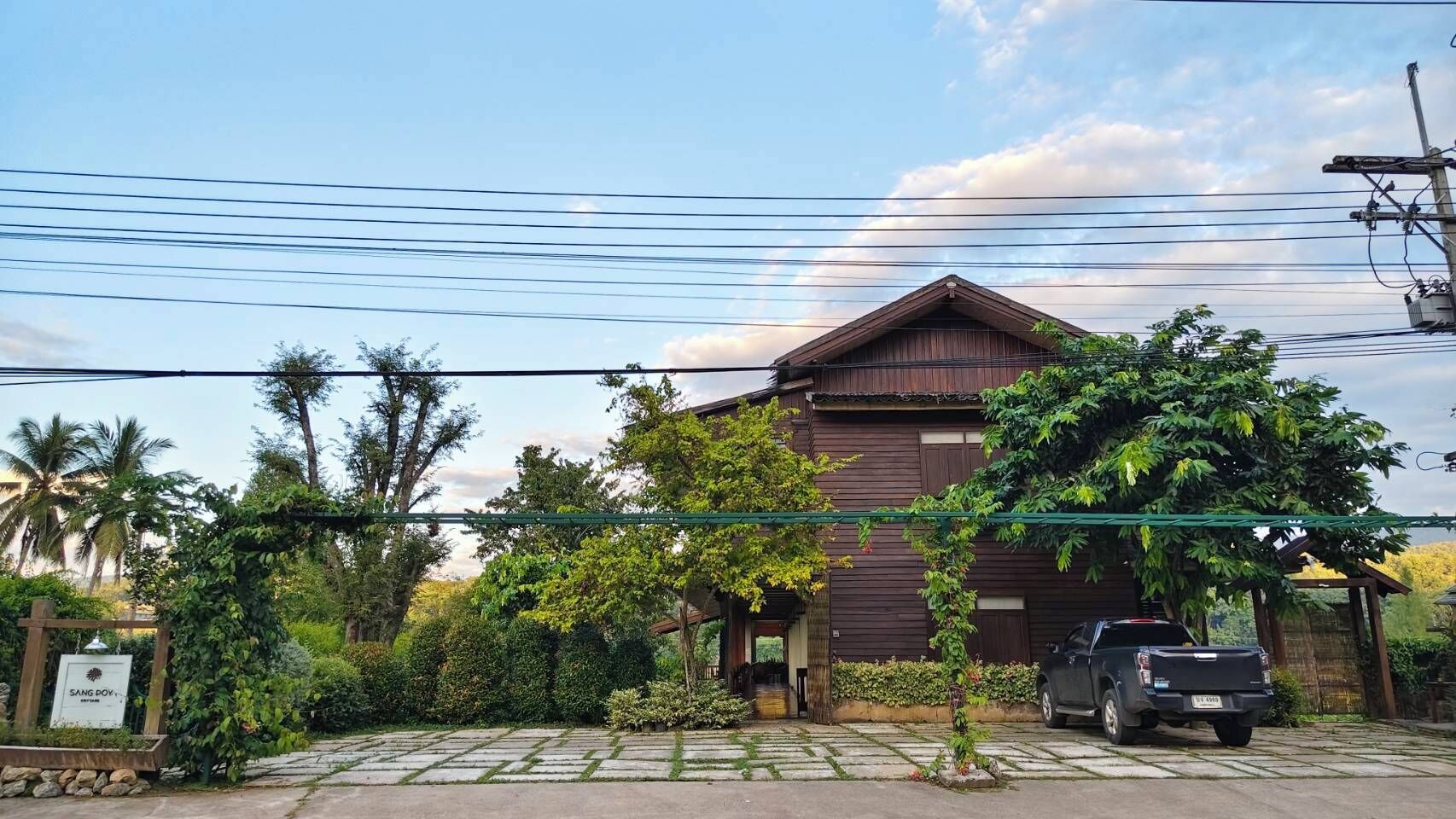 ด้านหน้าที่พัก