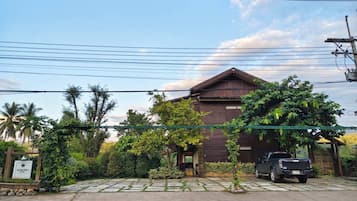 واجهة المنشأة