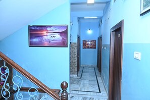 Family Room, Balcony, City View | Living area