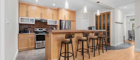 Mikrowelle, Ofen, Herdplatte, Geschirrspüler