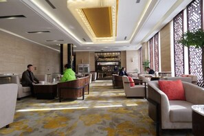 A spacious lobby with seating areas and a reception desk. - Liaoyuan Hotel (Liaoyuan)