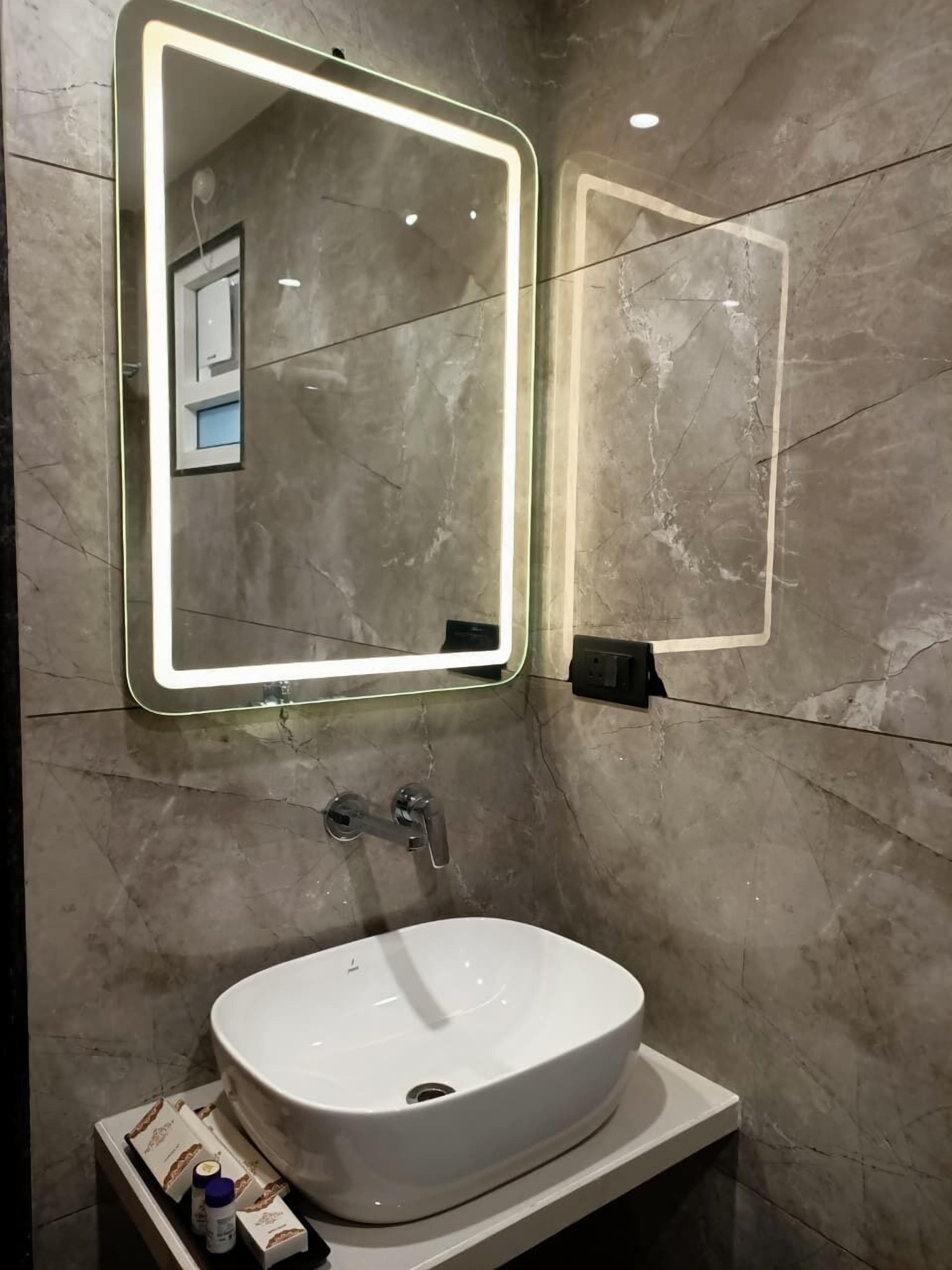 تجهيزات دش، مناشف، صابون، شامبو