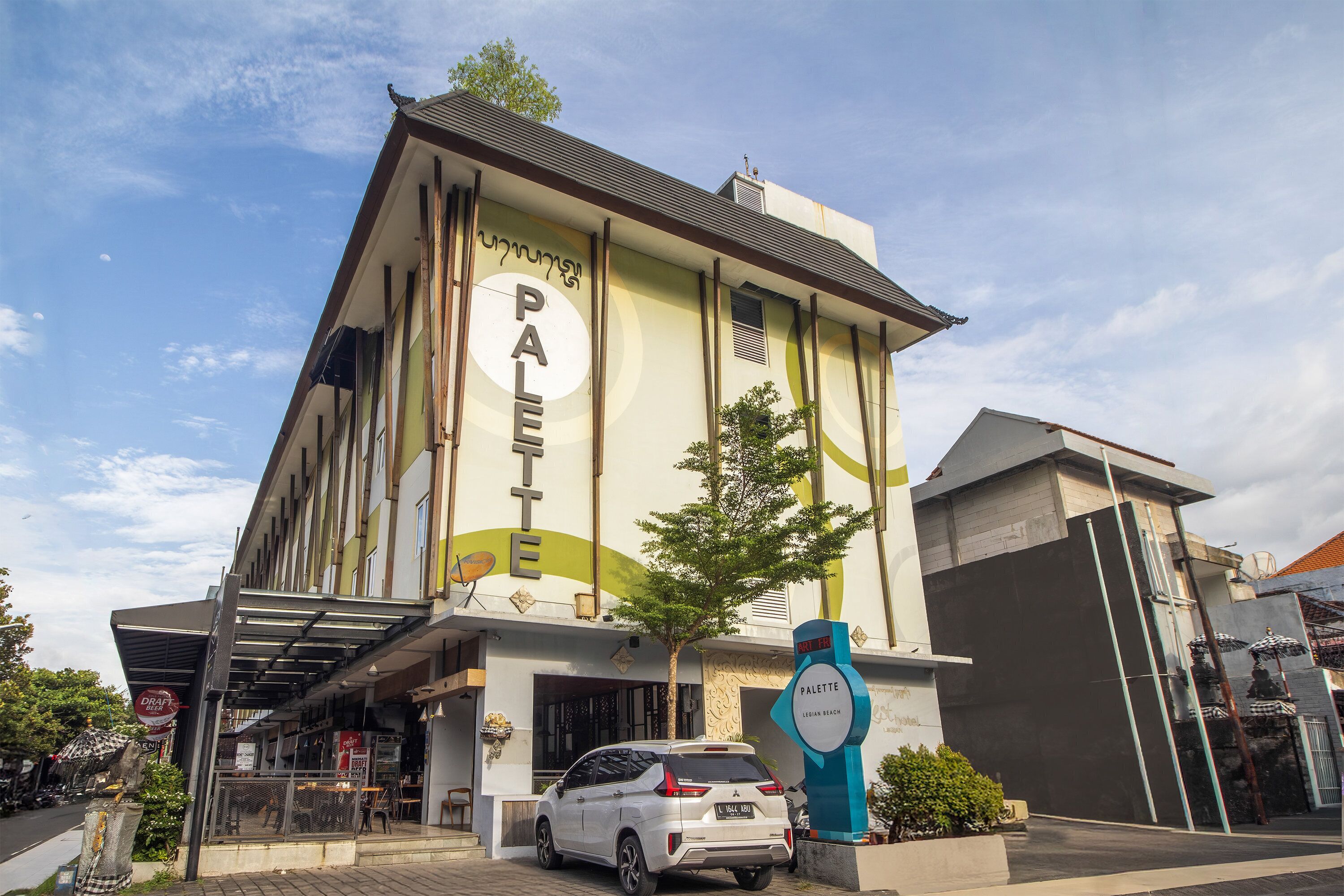 A building with a sign reading 'PALETTE LEONARDO BEACH.'