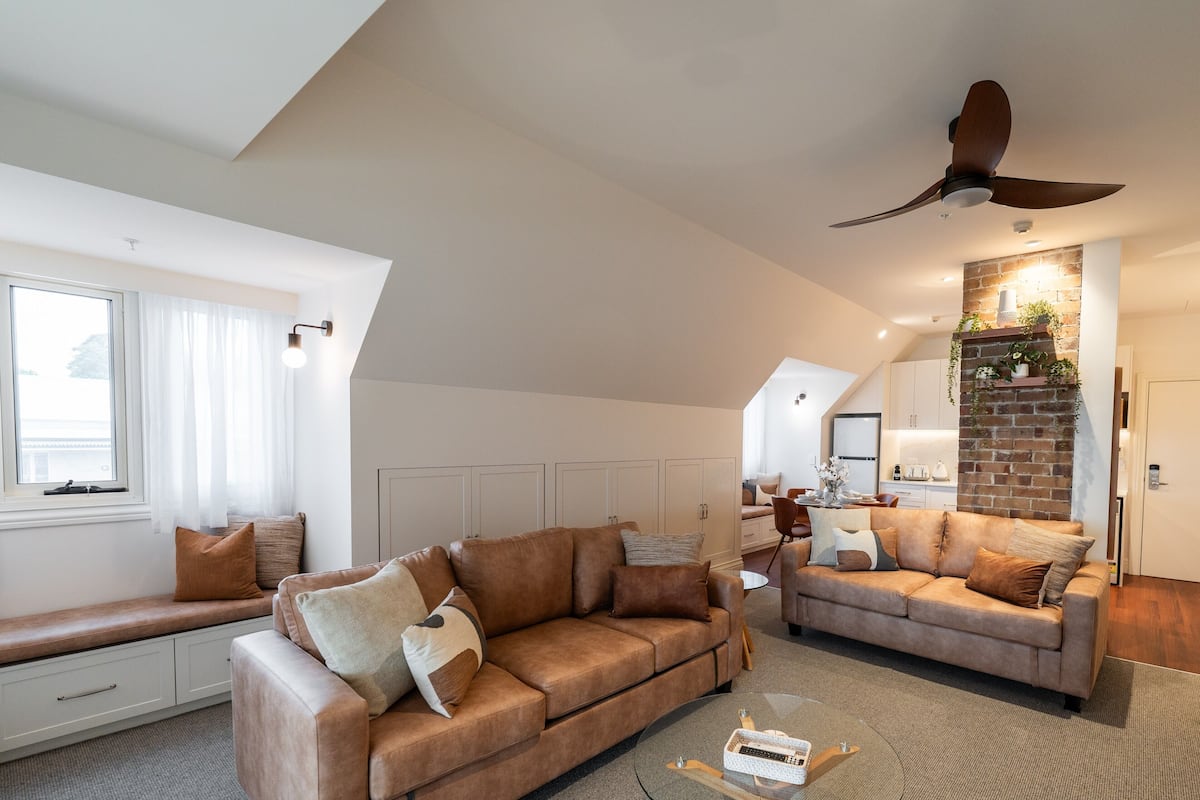 Departamento exclusivo, para no fumadores, cocineta (The Argyle Apartment (One Bedroom) | Ropa de cama de alta calidad y tabla de planchar con plancha