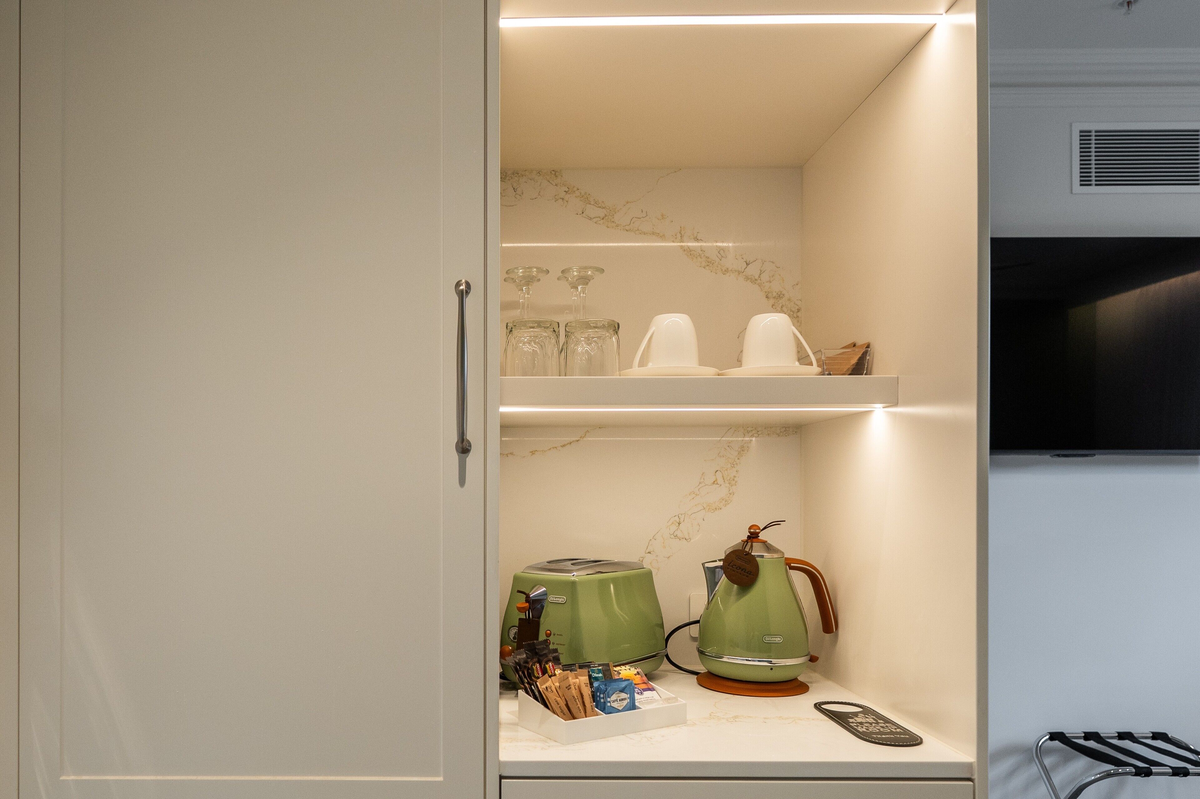 Ropa de cama de alta calidad y tabla de planchar con plancha 