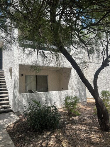 Superb 2-bedroom condo sleeps 4