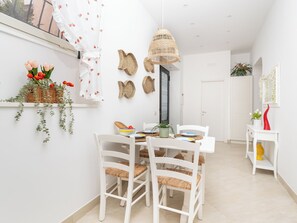 City-House | Eigene Küche | Kühlschrank, Mikrowelle, Ofen, Herdplatte