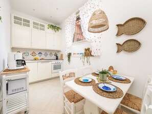 Casa urbano | Cozinha privada | Geladeira, micro-ondas, fogão, cooktop