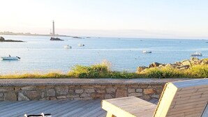 A wooden deck with a bench and a calendar marked '29'. - Apartment in Lilia Near Kastell Ac"h Strand (Plouguerneau)