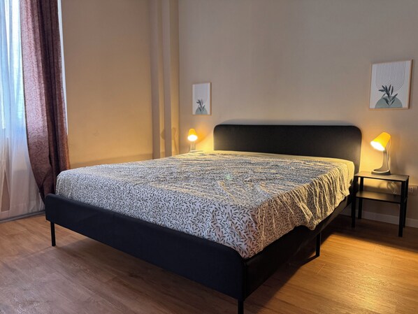 مكواة/لوح كي وواي فاي وملاءات أسرّة