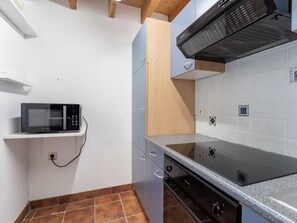 ثلاجة، ميكروويف، فرن، مستلزمات طهي/أطباق/أوعية