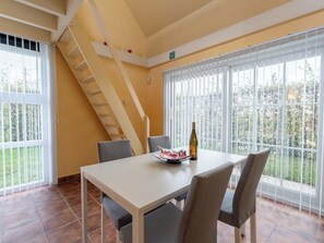 Dining - Polderzicht with parking & garden by Interhome (De Haan)