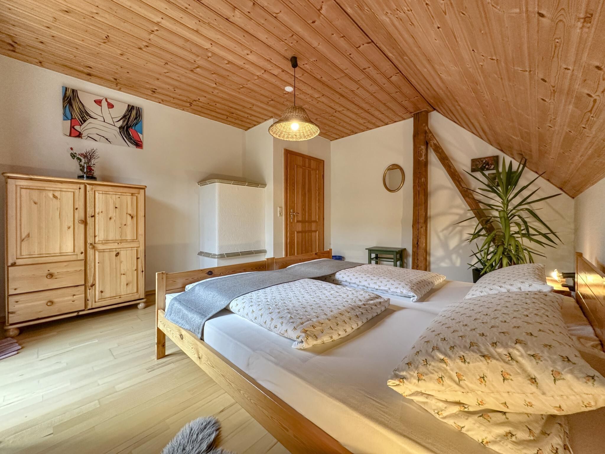 2 bedrooms, iron/ironing board, Internet