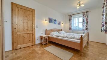 10 quartos, ferros/tábuas de passar roupa, acesso à internet