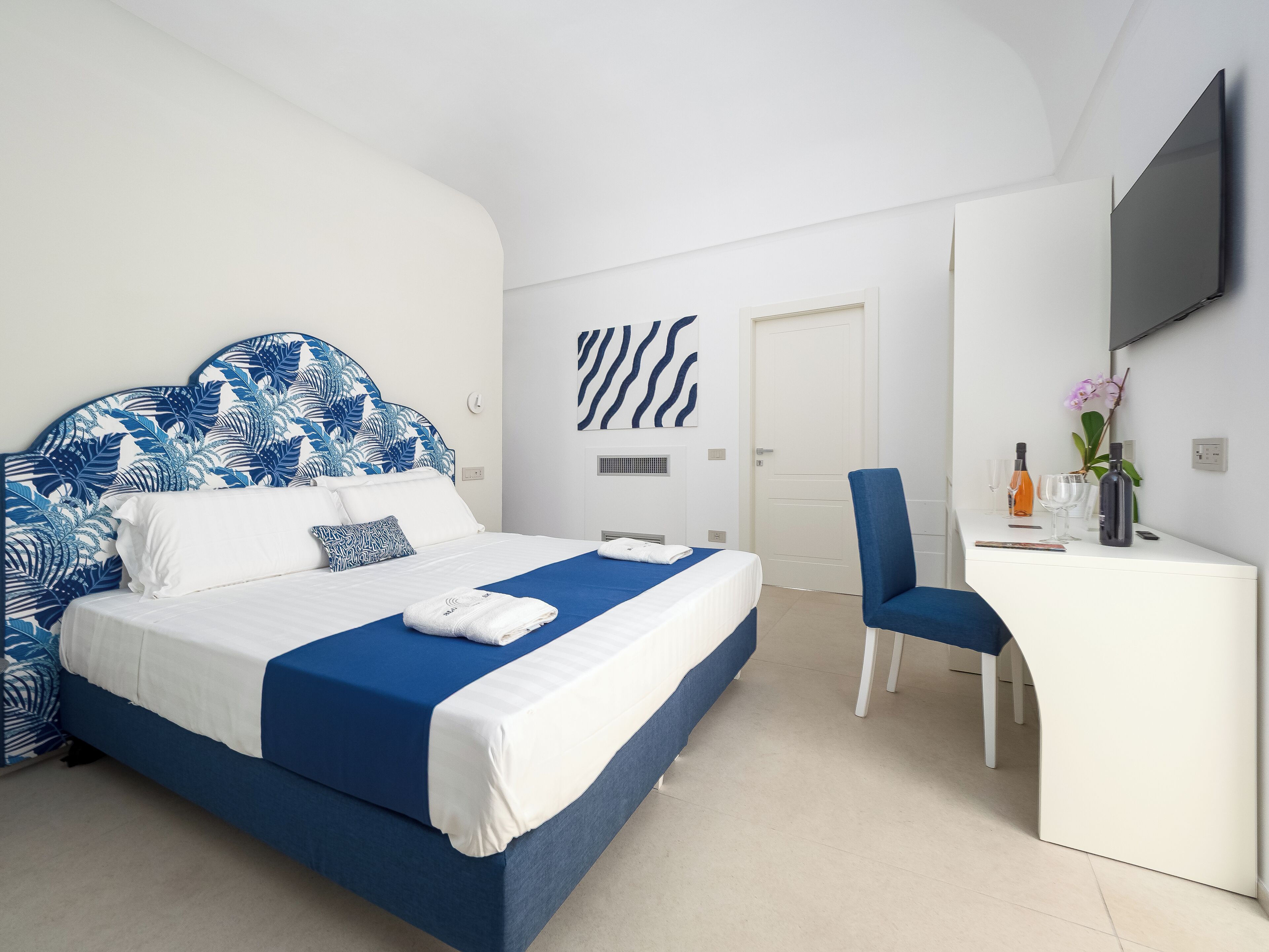 Deluxe Room | Desk, laptop workspace, free WiFi