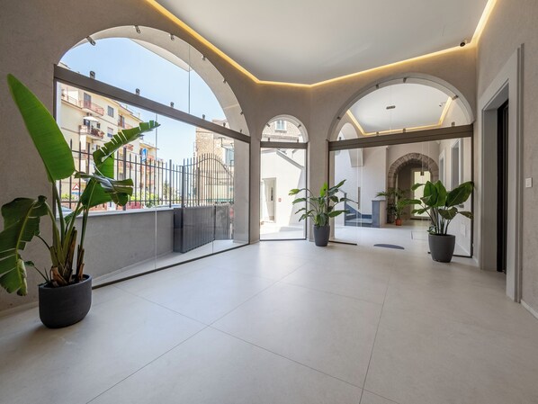 Terrace/patio - Blue Sky Luxury Palace (Meta)