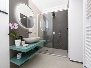 Bathroom - Blue Sky Luxury Palace (Meta)