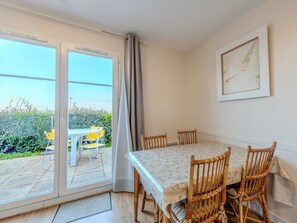 House | Dining - Cosy Seaside House With Private Pool (Saint-Nic)