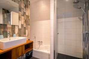 House | Bathroom - Tastefully and Modernly Furnished Holiday Home for 6 Persons (De Waal)