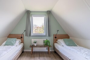 House | 3 bedrooms, individually furnished, bed sheets