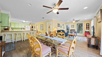 Signature huis, uitzicht op baai | Dineren in de kamer