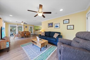 Interior - Bay Leave (Gulf Shores)