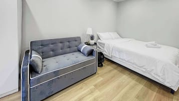 1 slaapkamer, een strijkplank/strijkijzer, wifi, beddengoed