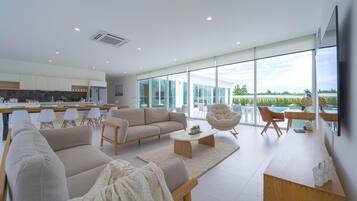 Huvila, 4 makuuhuonetta, yksityinen uima-allas, näköala uima-altaalle | Oleskelualue