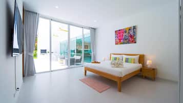 Villa, 4 Schlafzimmer, eigener Pool, Poolblick | Zimmersafe, Verdunkelungsvorhänge, Bügeleisen/Bügelbrett