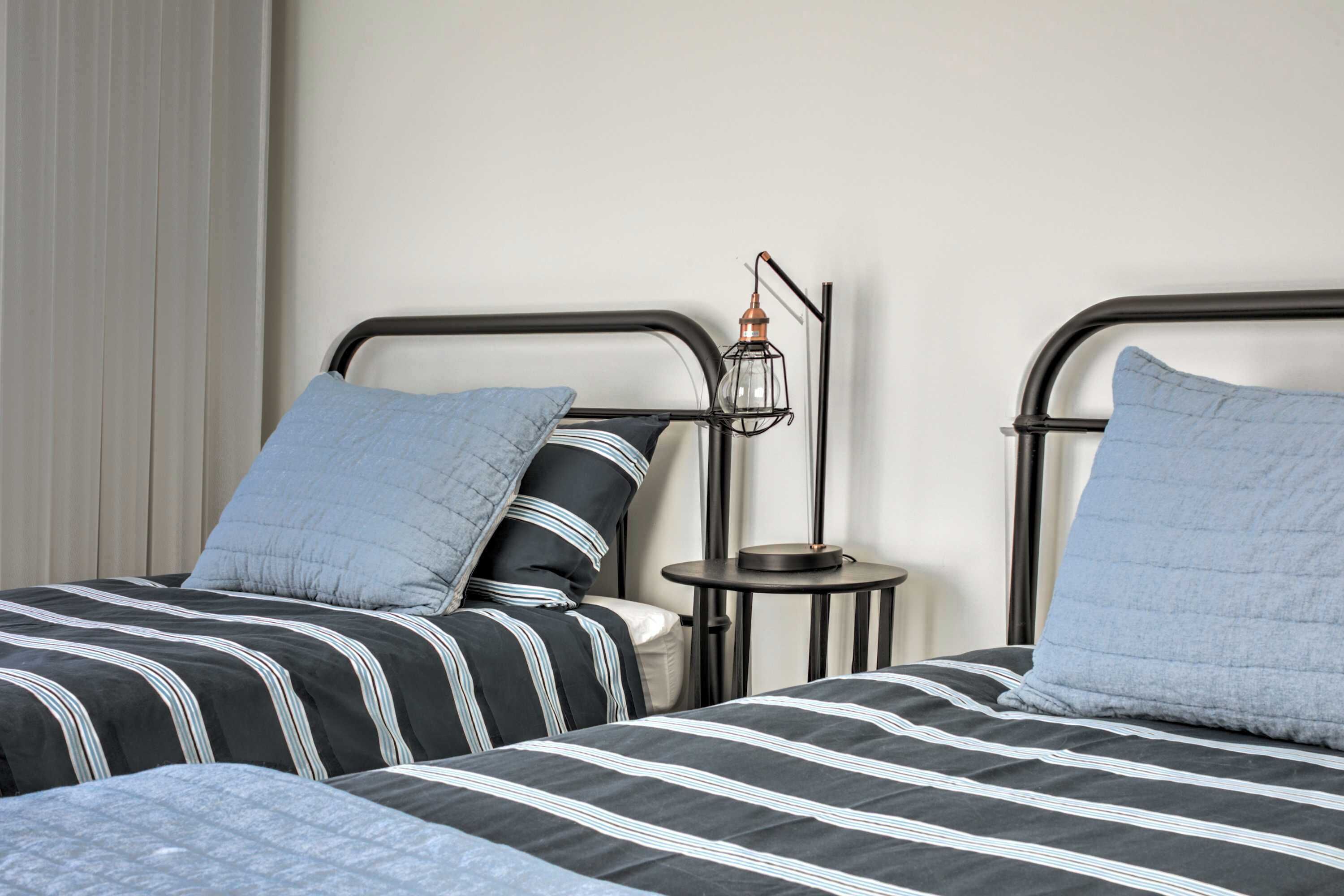 مكواة/لوح كي وواي فاي وملاءات أسرّة