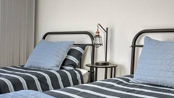 Iron/ironing board, WiFi, bed sheets