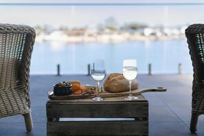 تناول الطعام بالخارج