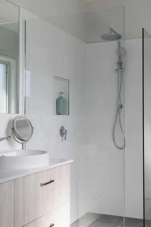 تجهيزات دش، مجففات شعر، مناشف