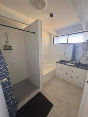 Dusche, Handtücher, Seife, Toilettenpapier