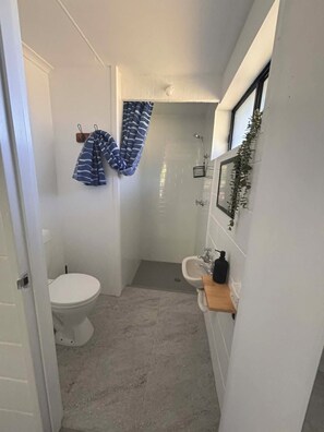 Een douche, toiletpapier