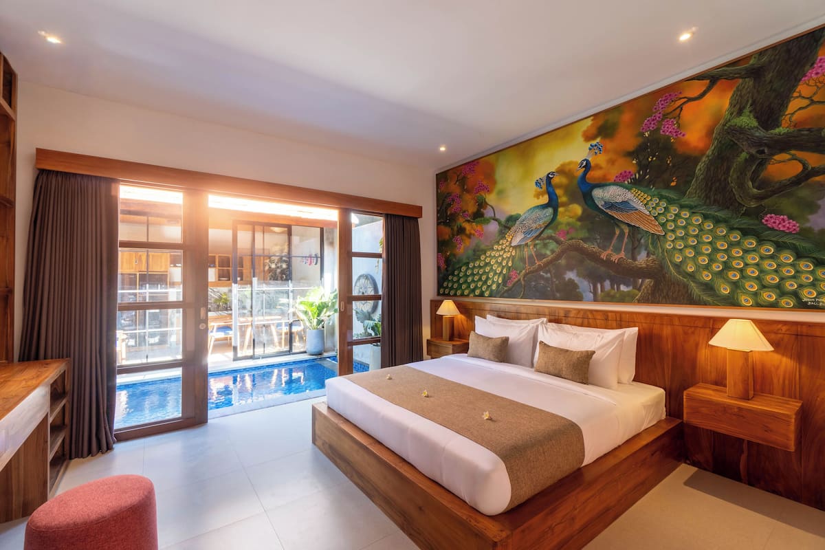 Pillowtop beds, free minibar, in-room safe, individually decorated