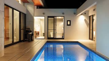 8 outdoor pools