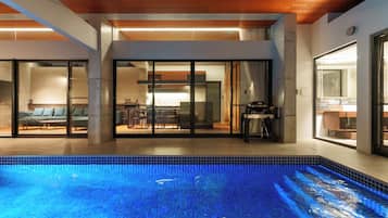 8 utendørsbassenger