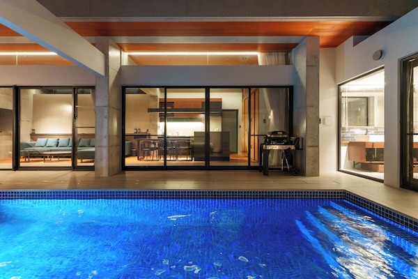 8 outdoor pools