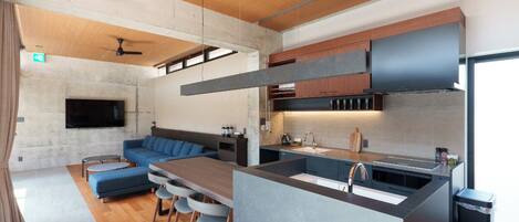 Villa, vista a la alberca | Área de sala de estar