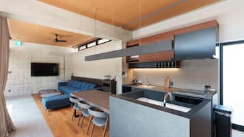 Villa, vista a la alberca | Área de sala de estar | Televisión de pantalla plana